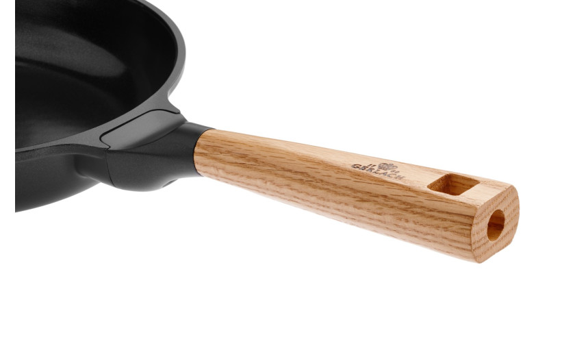 Staub frying pan with wooden handle 24 cm, black