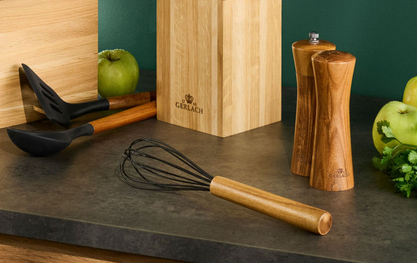 NATUR wooden salt and pepper mill + board + herb chopper